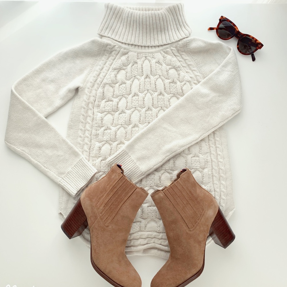NWOT! Banana Republic Turtleneck Sweater